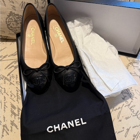 Chanel Ballet Flats - Picture 1 of 4